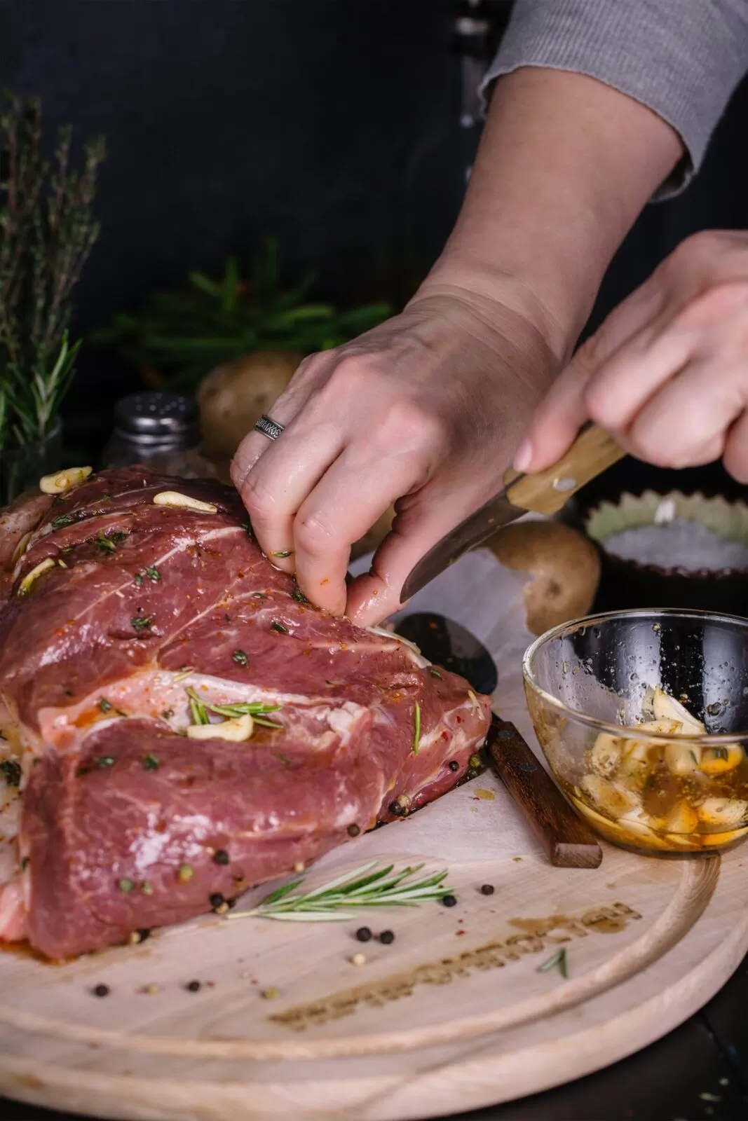 How it is correct to salt meat?